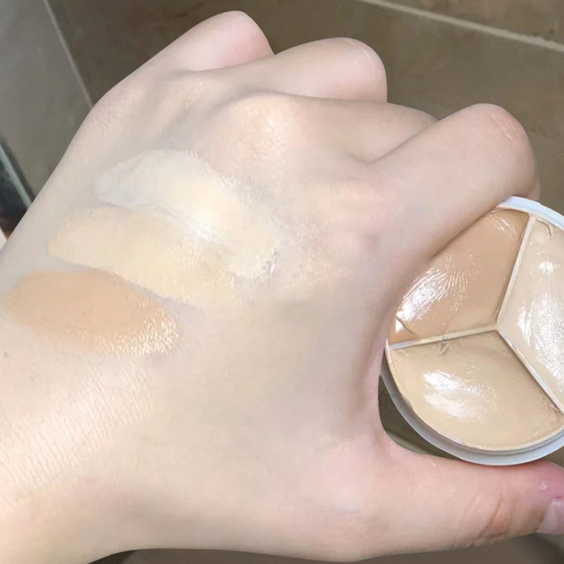Tri-Colour Concealer + borste